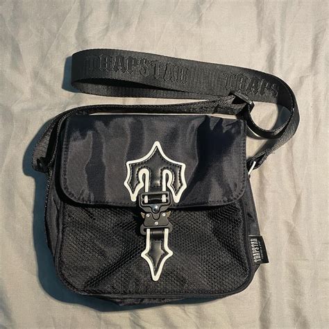 trapstar t cross bag.